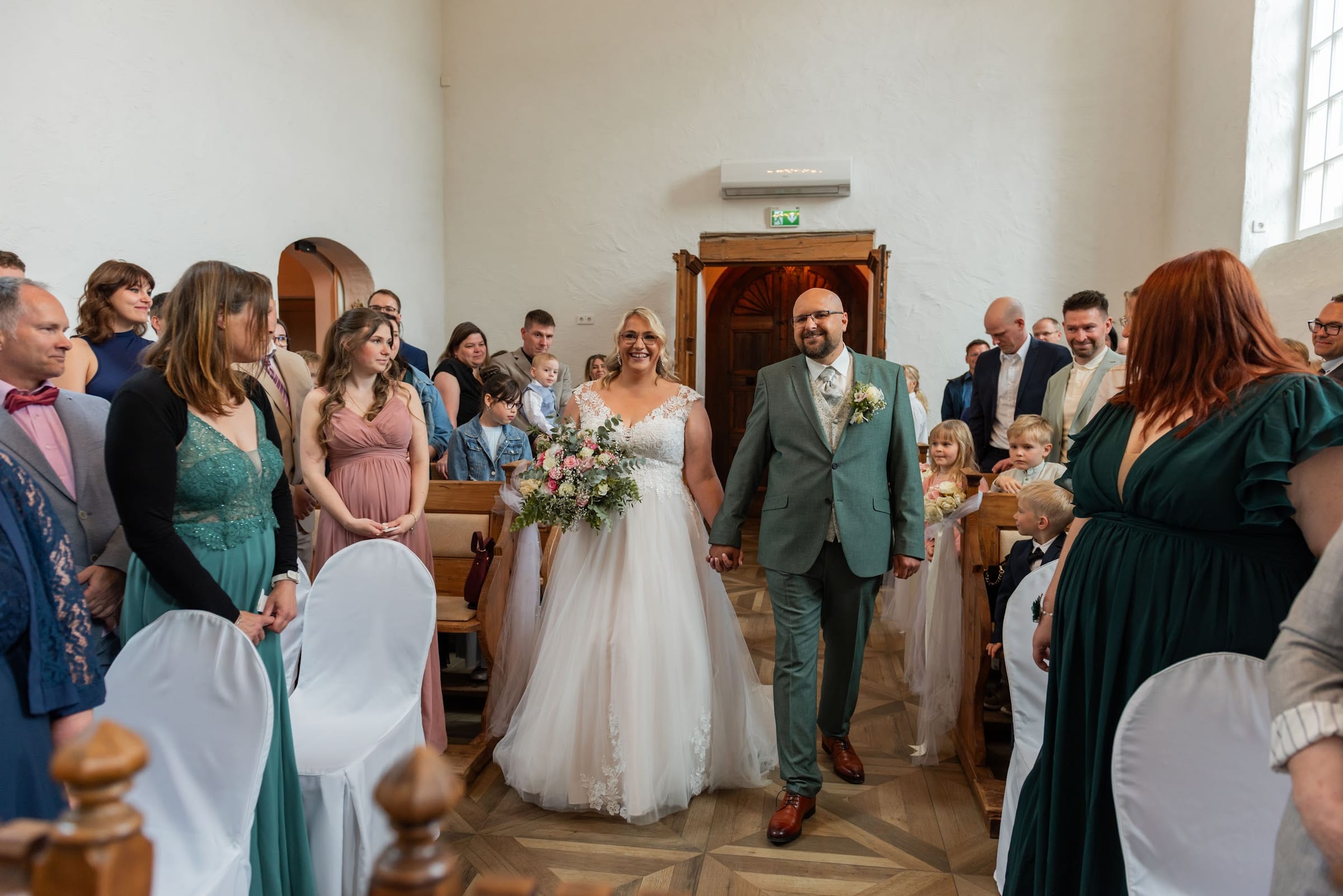 Die Hochzeitskapelle Callenberg mit Turm und Eingangsportal